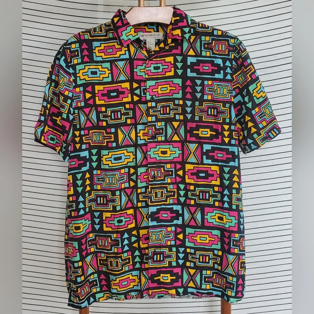 Men's Medium H&M LOVES COACHELLA-  SHORT SLEEVE BUTTON UP - Picture 2 of 6
